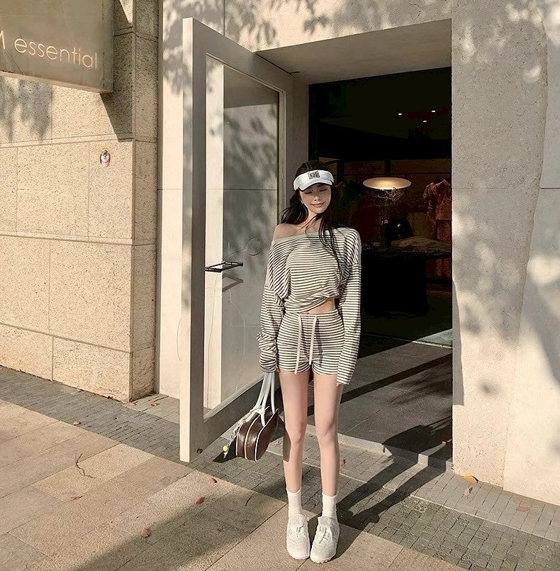 26Jun. 辣妹純慾天菜 綿籽絨條紋斜肩上衣短褲套裝