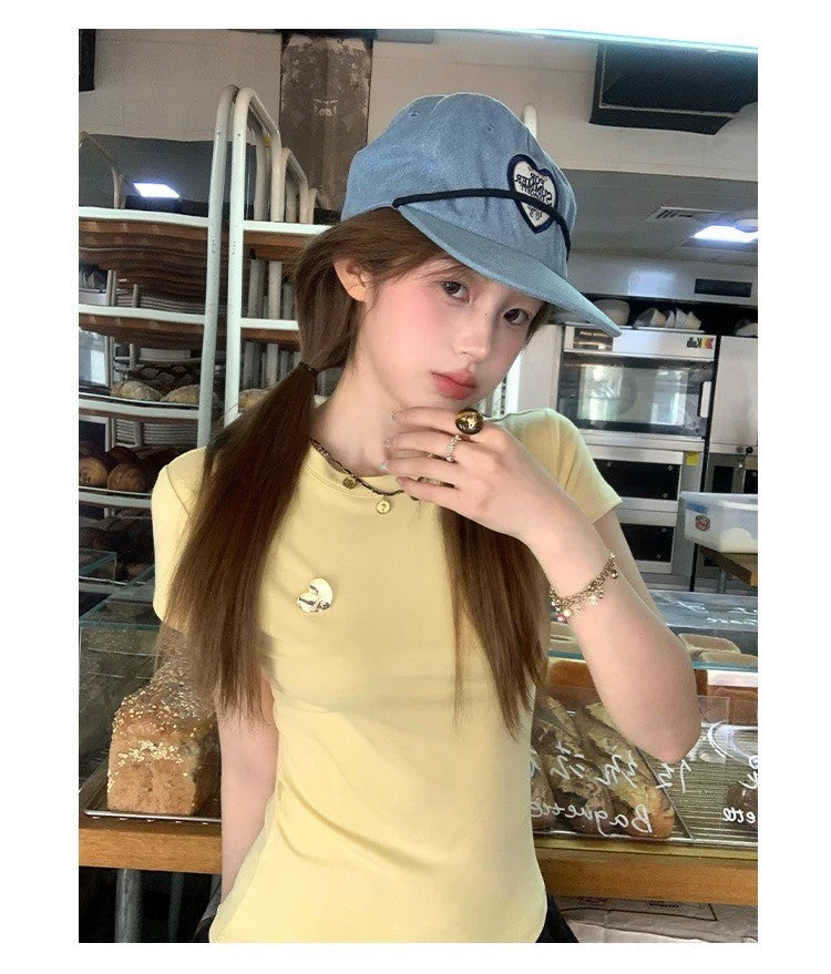 26Jun. 小而美圓領打底立體愛心造型上衣 奶黃