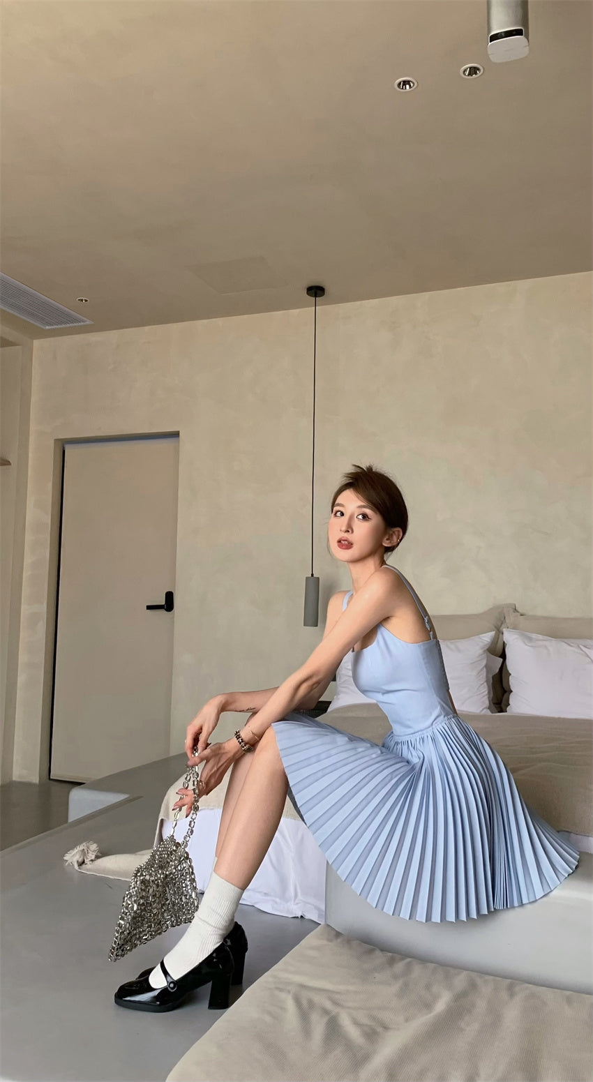 26Jun. 方領露背高腰百褶裙 藍