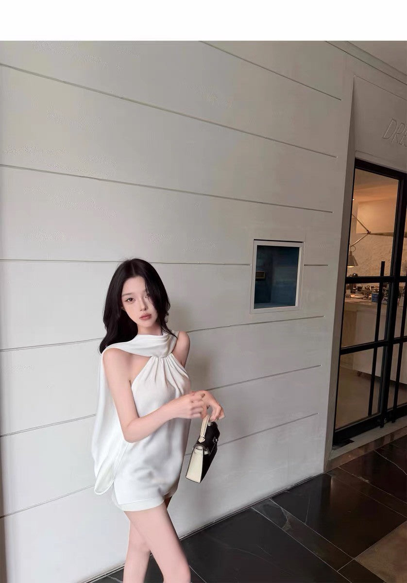 26Jul. Lux系列光澤感斗篷私服 白/黑