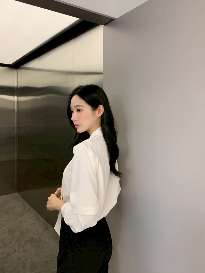 26Jun. 法式新款掛脖飄帶氣質上衣 黑/白