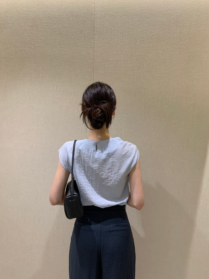 26Jun. 休閒不規則斜領純色上衣 藍