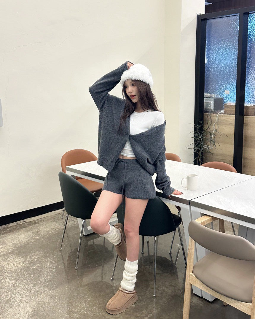 26Jun. 韓女超愛秋冬排扣針織短褲套裝 米/深灰
