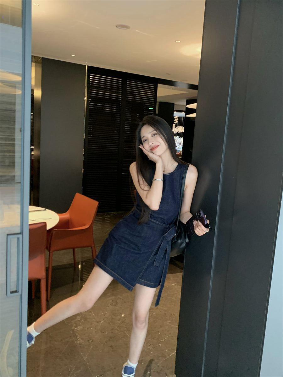 26Jun. 小城紀語 圓領牛仔收腰綁帶背心連身裙