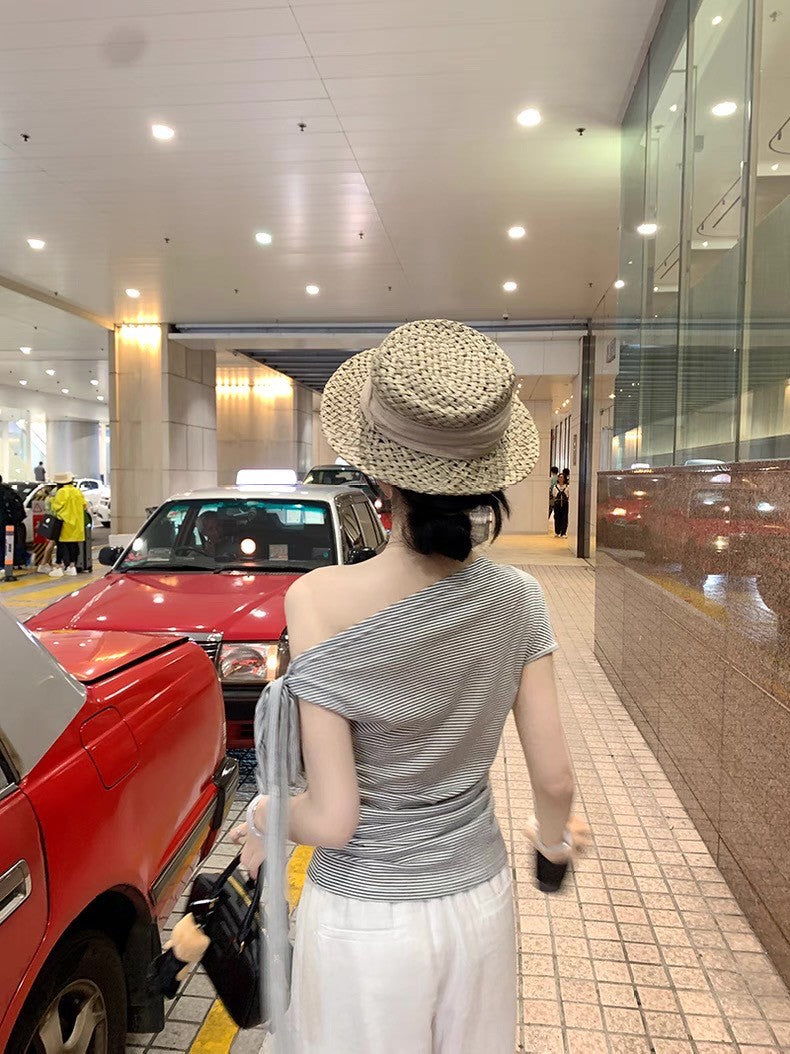 26Jun. 輕氧系列休閒條紋側綁肩上衣 白/黑