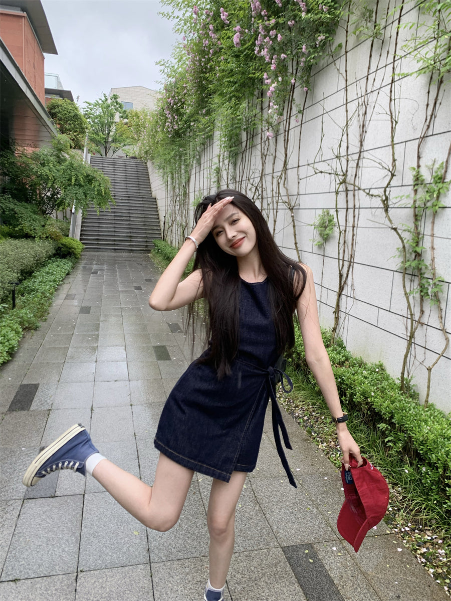 26Jun. 小城紀語 圓領牛仔收腰綁帶背心連身裙