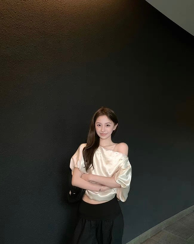 26Jun. like Jennie 泡泡緞面珍妮後台同款一字領上衣 白