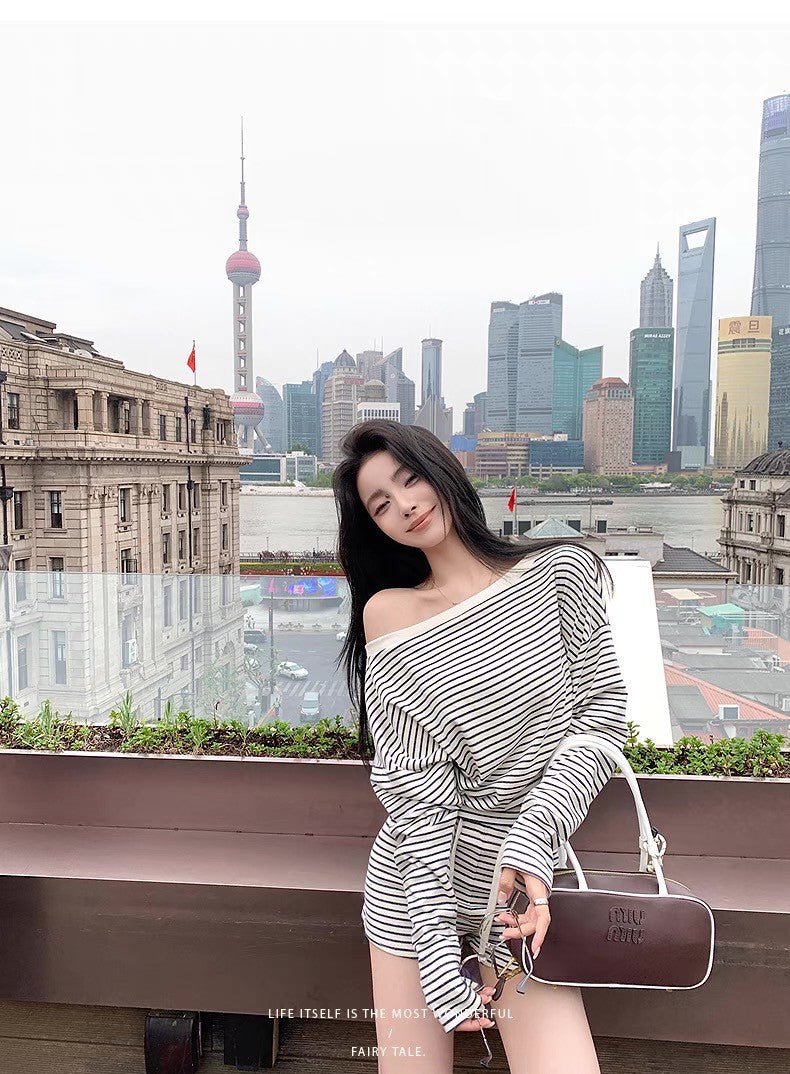 26Jun. 辣妹純慾天菜 綿籽絨條紋斜肩上衣短褲套裝