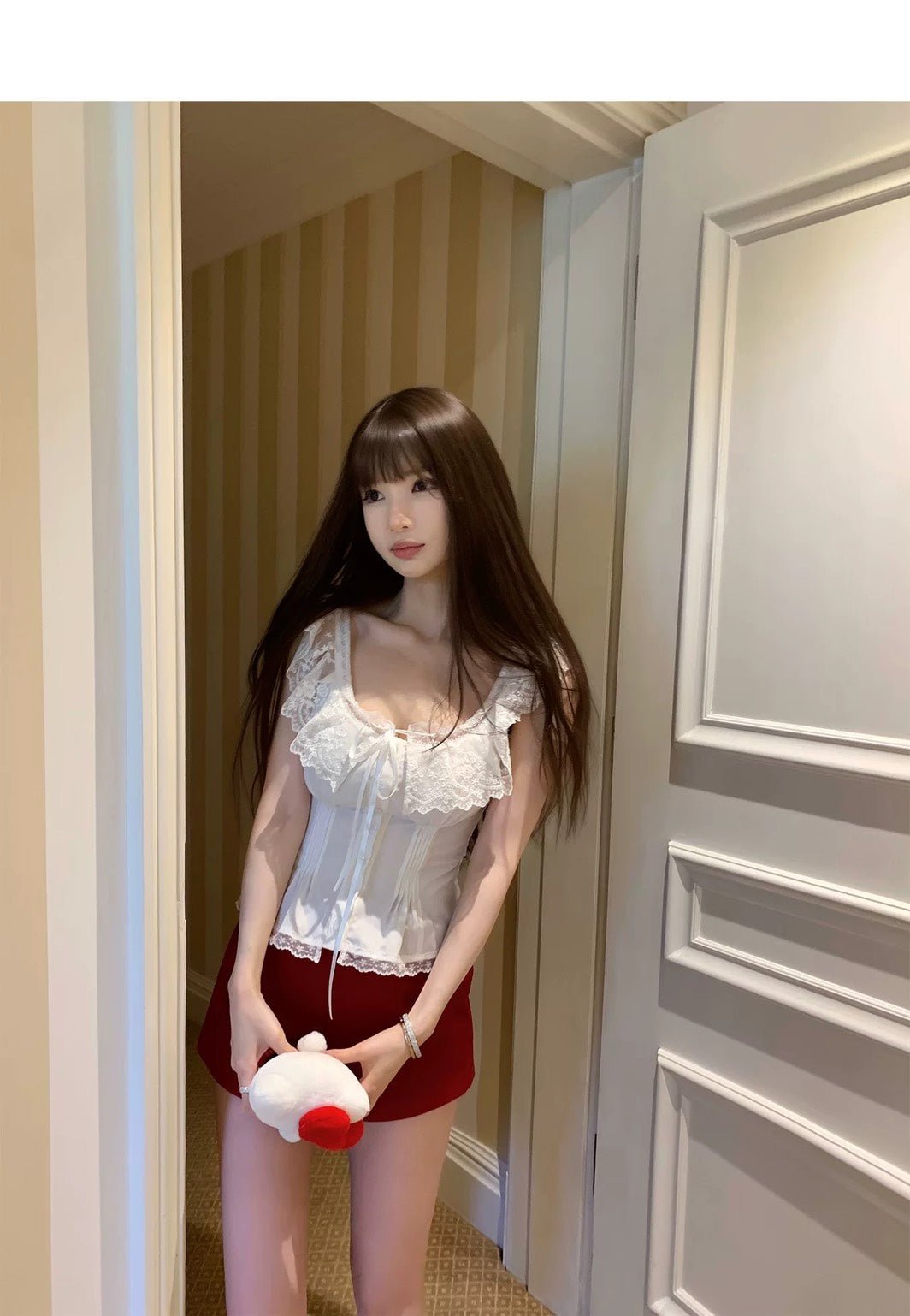 26Jun. 心動小白花 圓領蕾絲收腰上衣