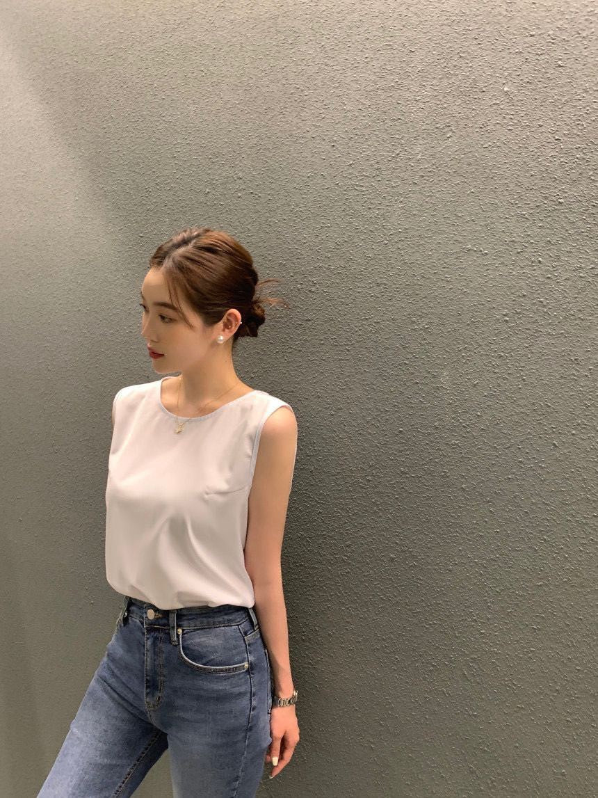26Jun. 涼爽夏日後背縷空綁帶背心  白/黑