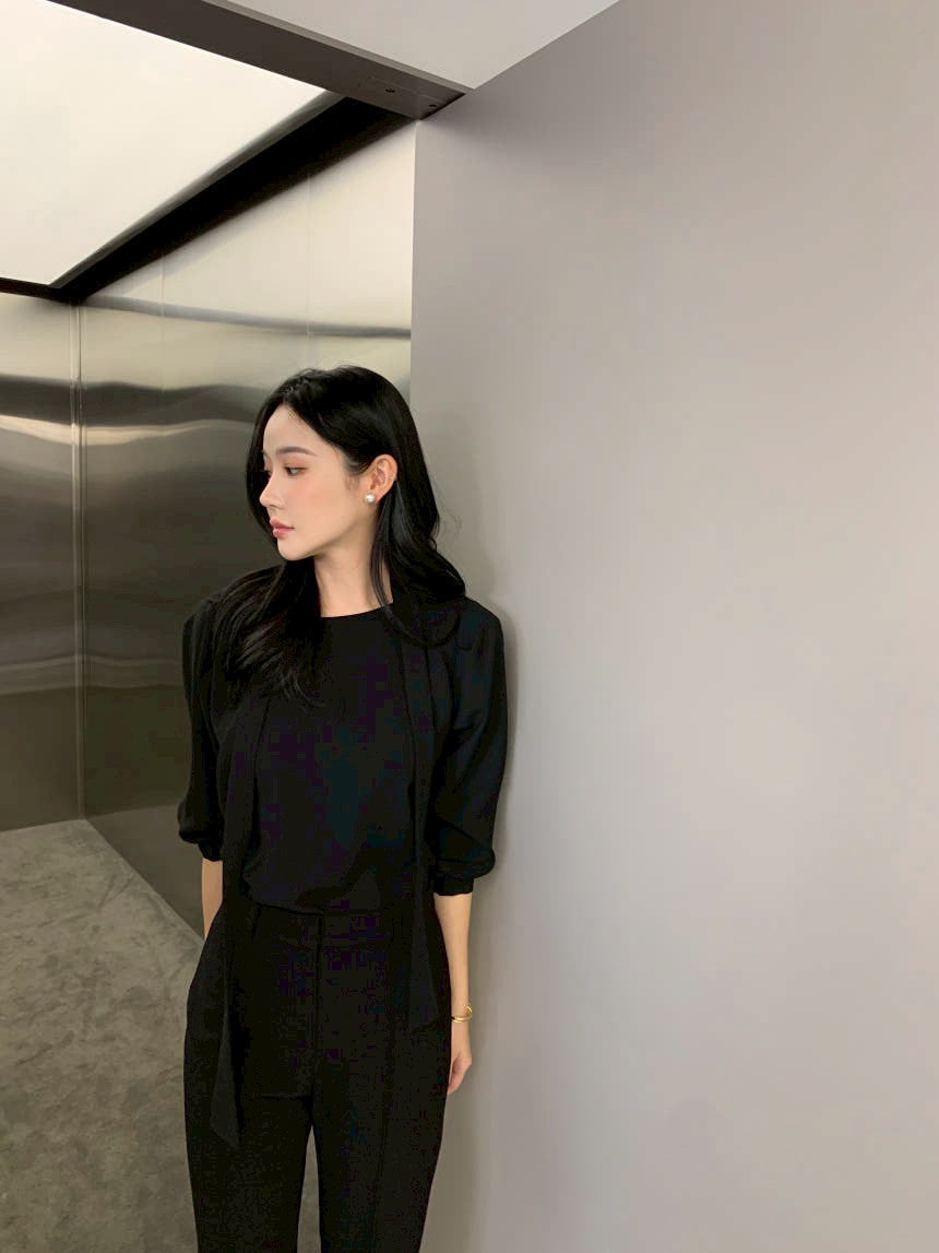 26Jun. 法式新款掛脖飄帶氣質上衣 黑/白