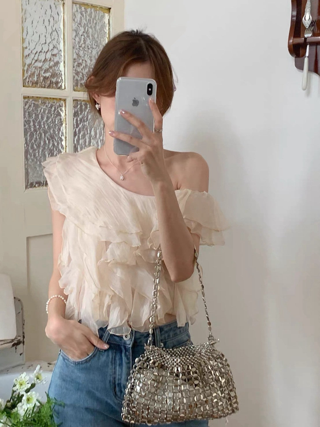 26Sep. 溫柔白茶不規則荷葉領上衣 杏
