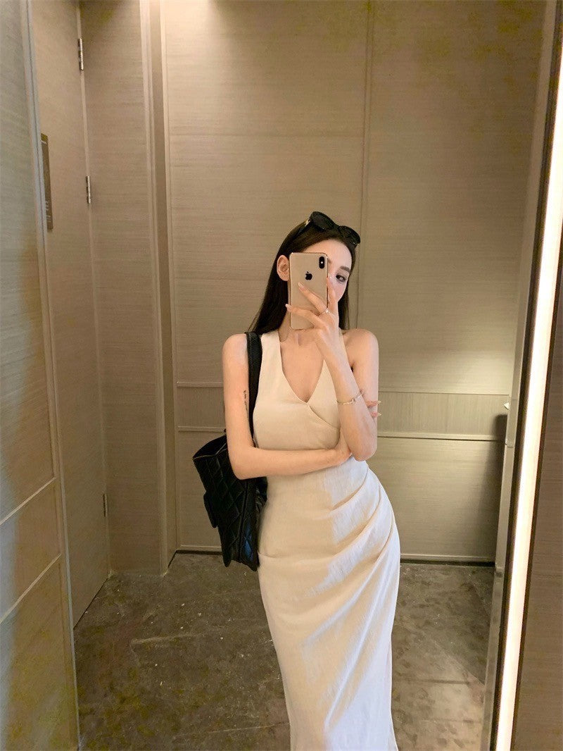 26Jun. 設計感簡約後背綁帶V領背心式連身裙
