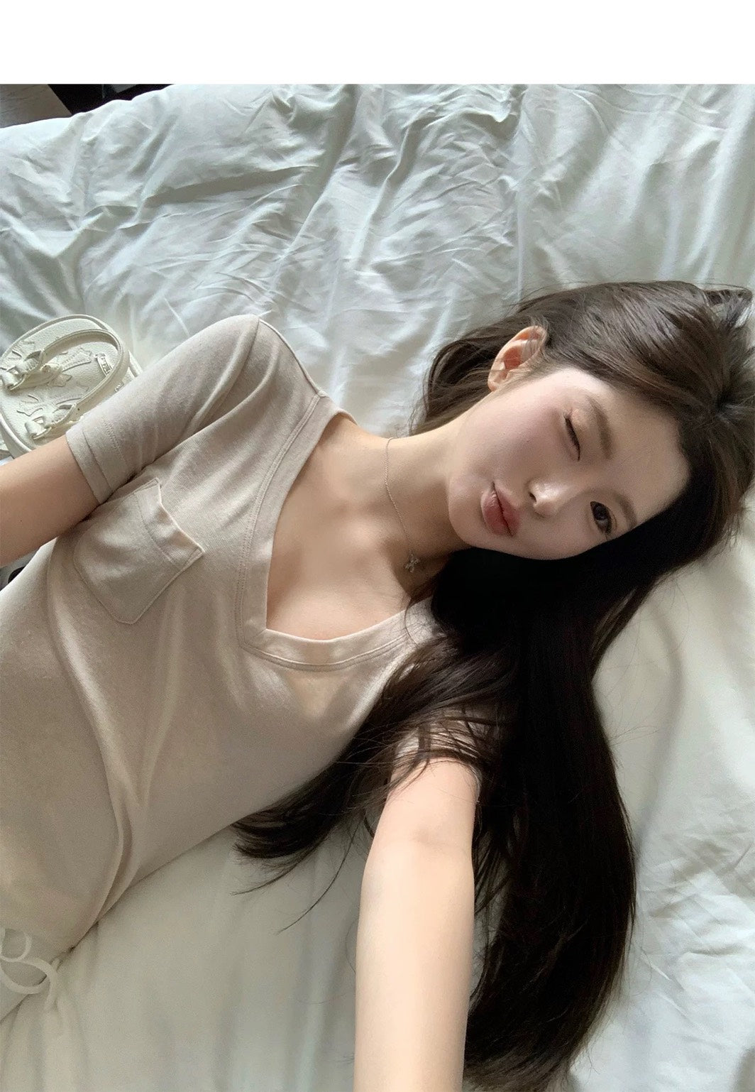 26Jun. 會呼吸的上衣 麻棉V領口袋寬鬆上衣 亞麻色