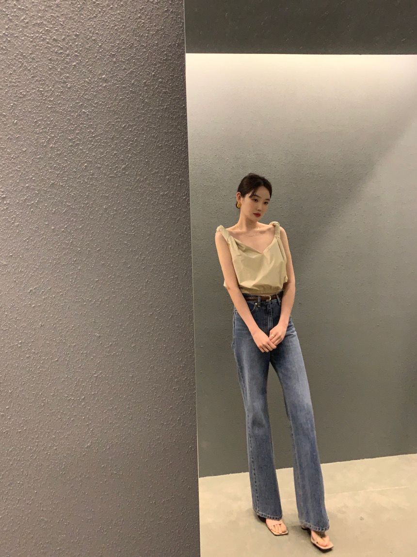 26Jun. 扭結設計肩v領背心 杏