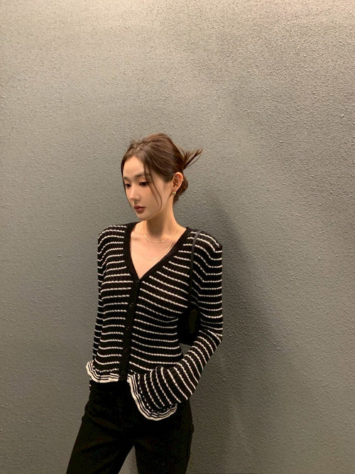 26Jun. 休閒私服 拿鐵可可條紋V領針織開衫 黑底