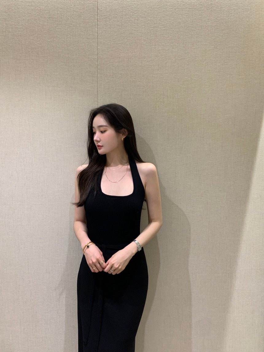 26Jun. 氛圍氣質開叉掛脖針織連身裙套裝 黑