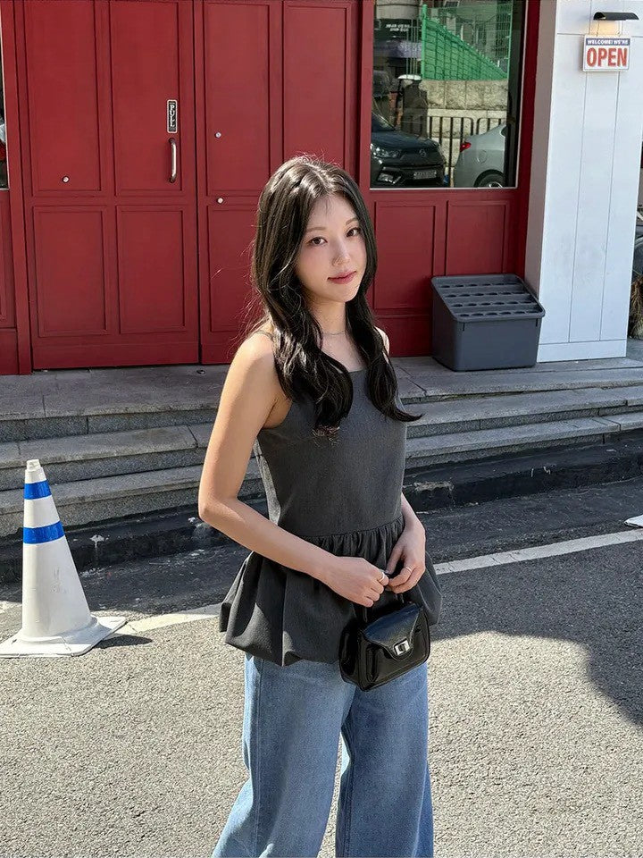 26Sep. 簡約露背花苞方領背心 深灰/黑