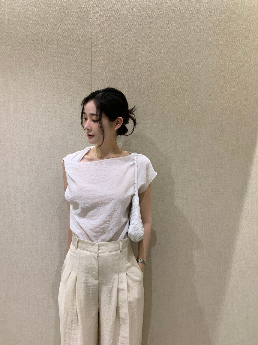 26Jun. 休閒不規則斜領純色上衣 白