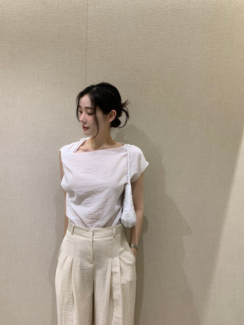 26Jun. 休閒不規則斜領純色上衣 白