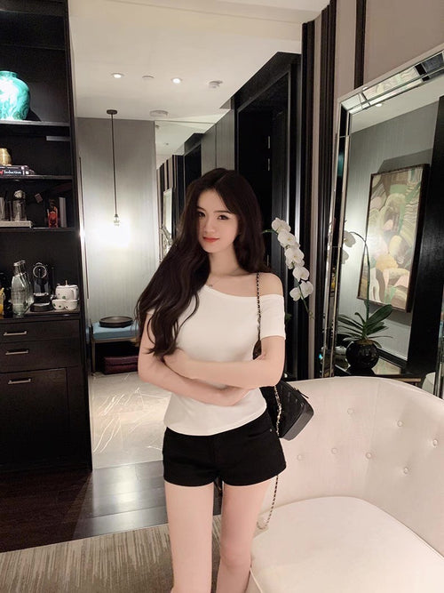 26Jun. 斬女瘦瘦斜肩純色上衣 白/黑
