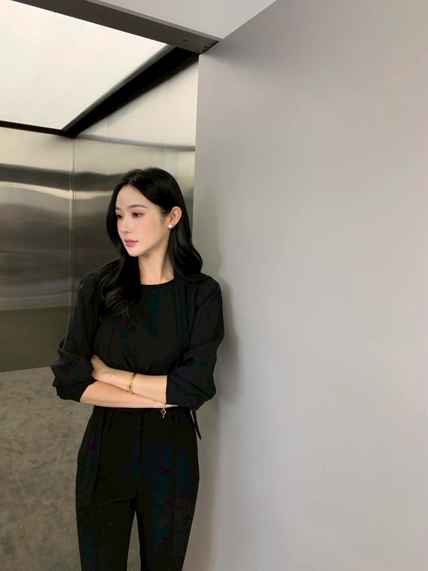 26Jun. 法式新款掛脖飄帶氣質上衣 黑/白