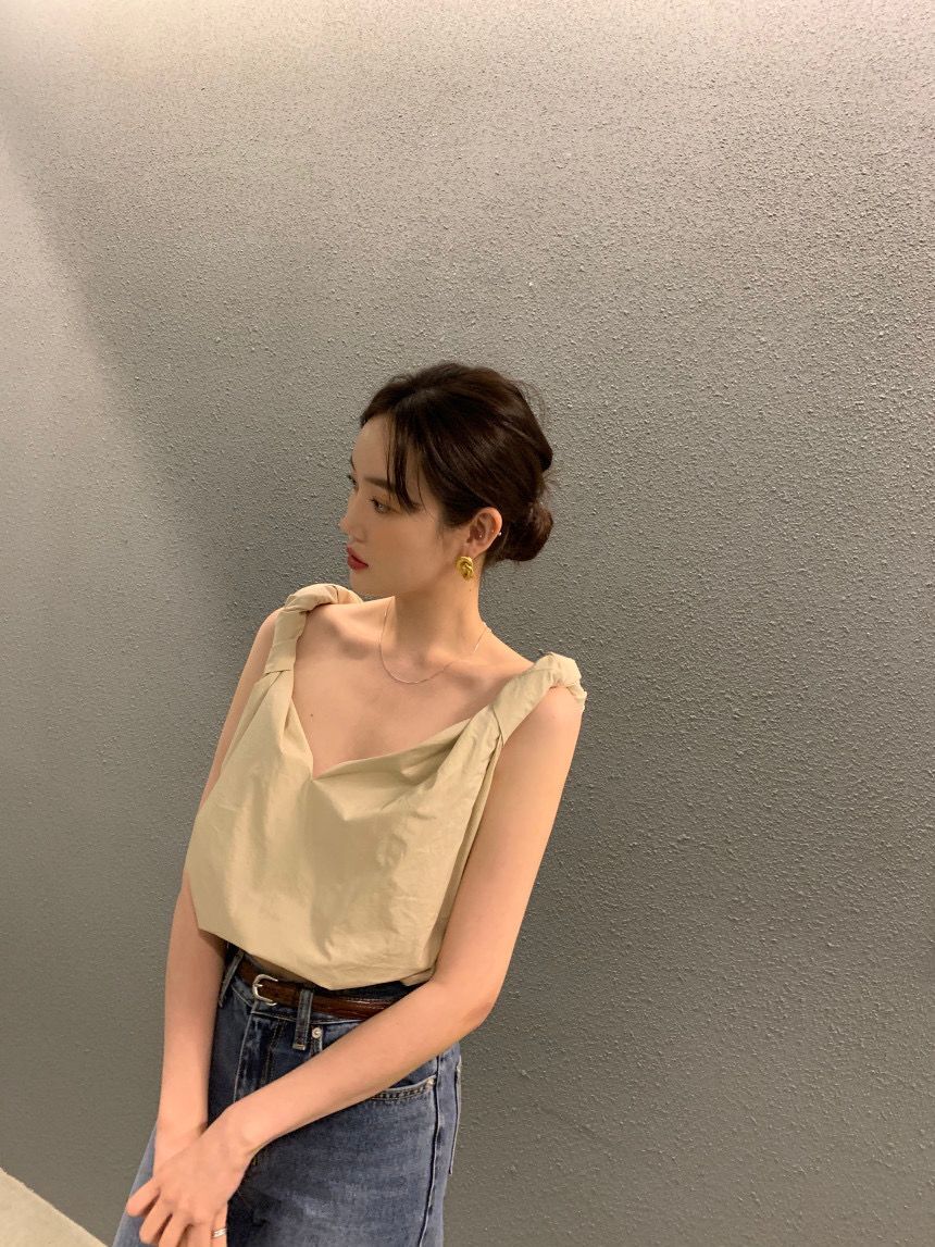 26Jun. 扭結設計肩v領背心 杏