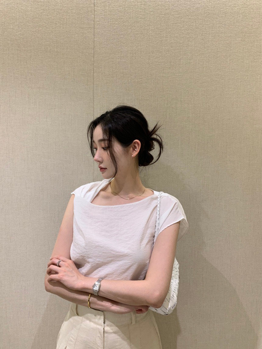 26Jun. 休閒不規則斜領純色上衣 白