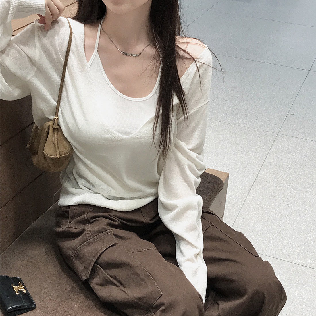 26Sep. 慵懶掛疊穿大V領針織罩衫（無背心）米白/藏藍