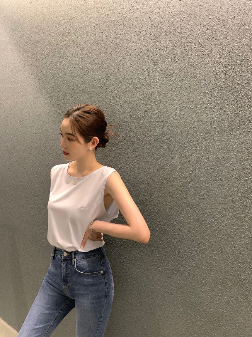 26Jun. 涼爽夏日後背縷空綁帶背心  白/黑