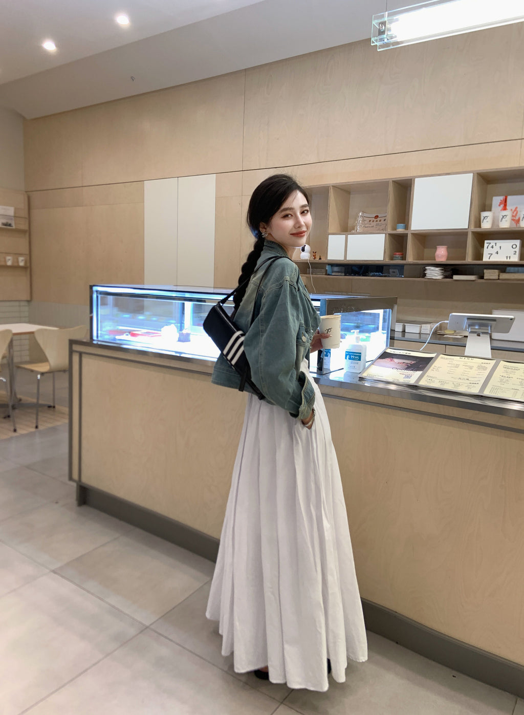 26Jun. 圓領口刷色牛仔薄外套