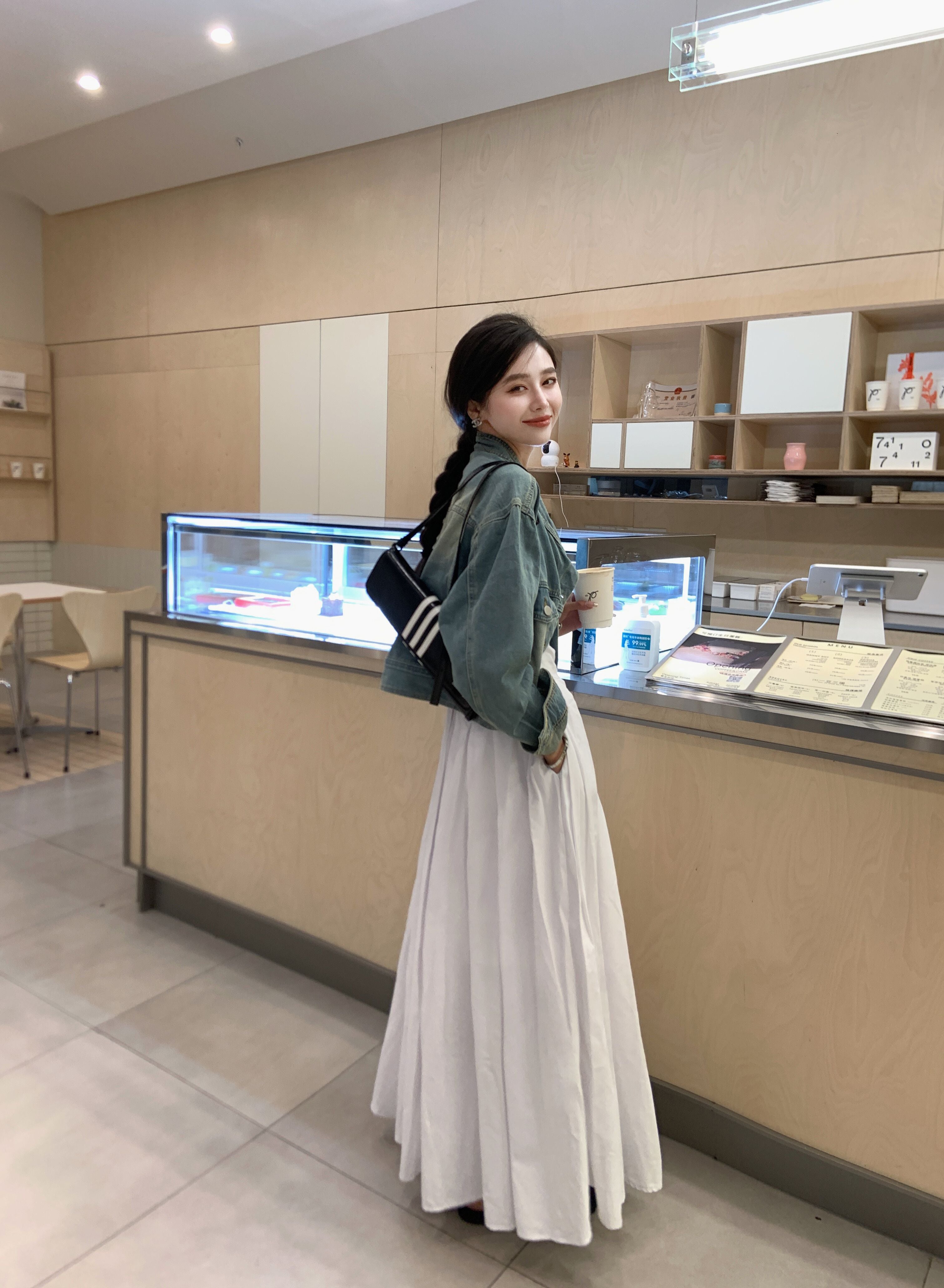 26Jun. 圓領口刷色牛仔薄外套