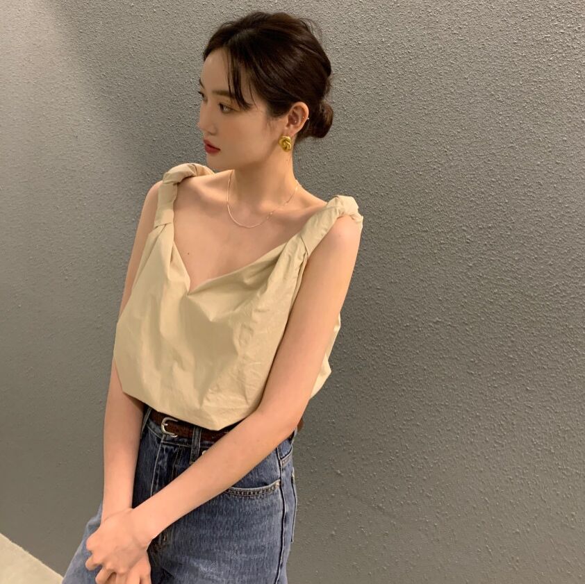 26Jun. 扭結設計肩v領背心 杏