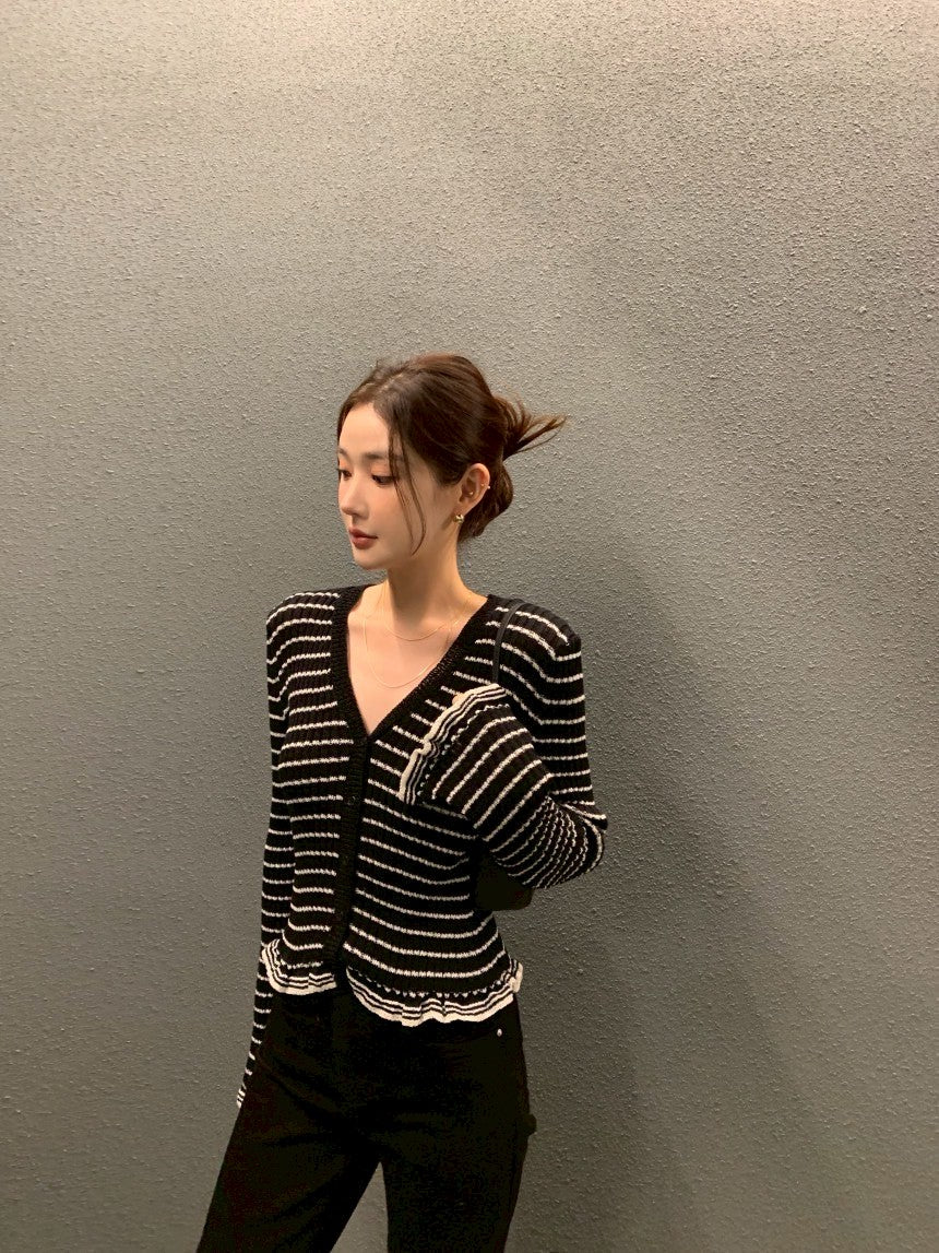 26Jun. 休閒私服 拿鐵可可條紋V領針織開衫 黑底