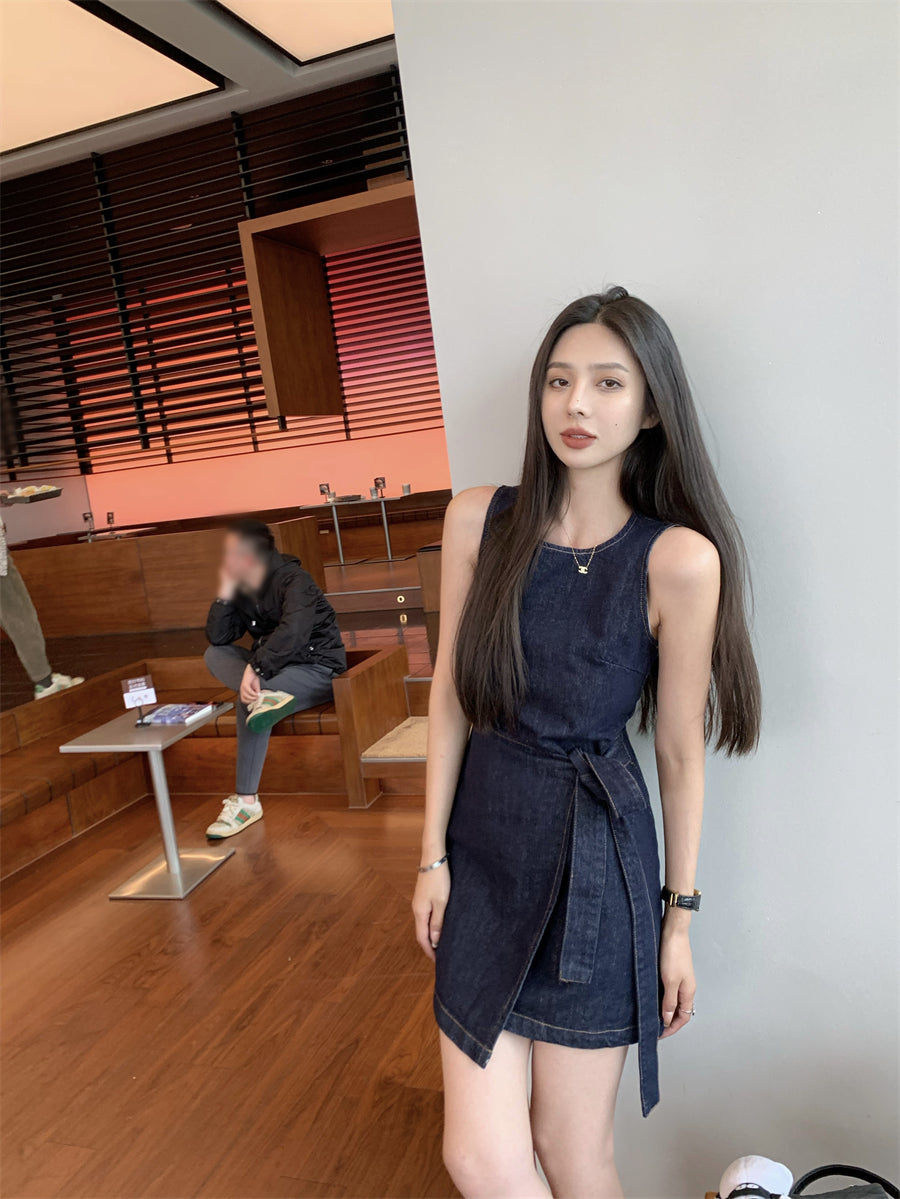 26Jun. 小城紀語 圓領牛仔收腰綁帶背心連身裙