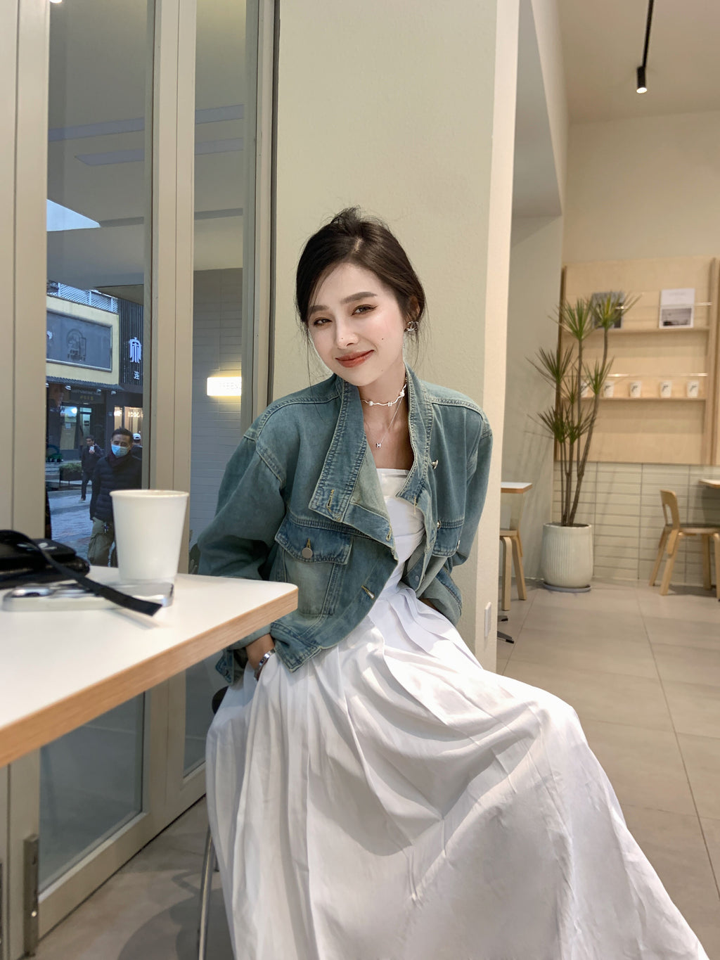 26Jun. 圓領口刷色牛仔薄外套