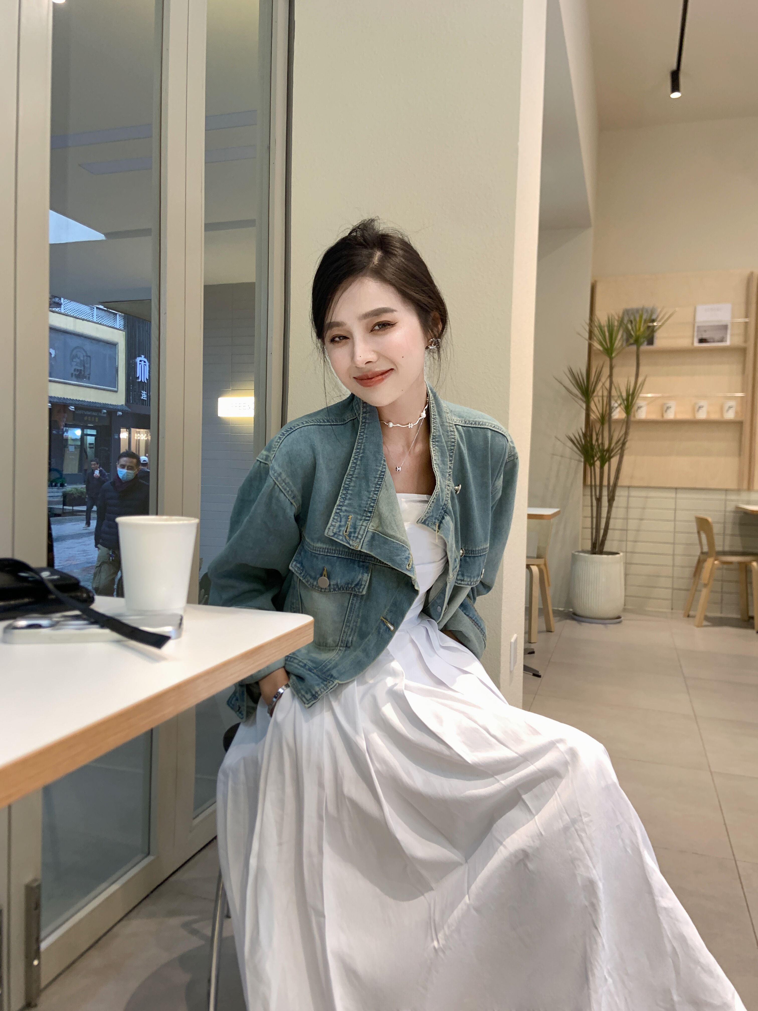 26Jun. 圓領口刷色牛仔薄外套