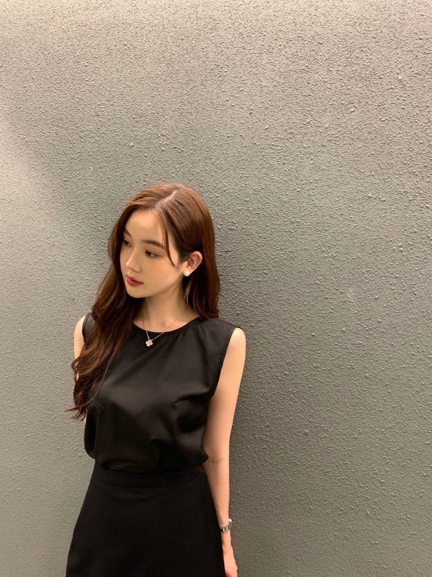 26Jun. 涼爽夏日後背縷空綁帶背心  白/黑