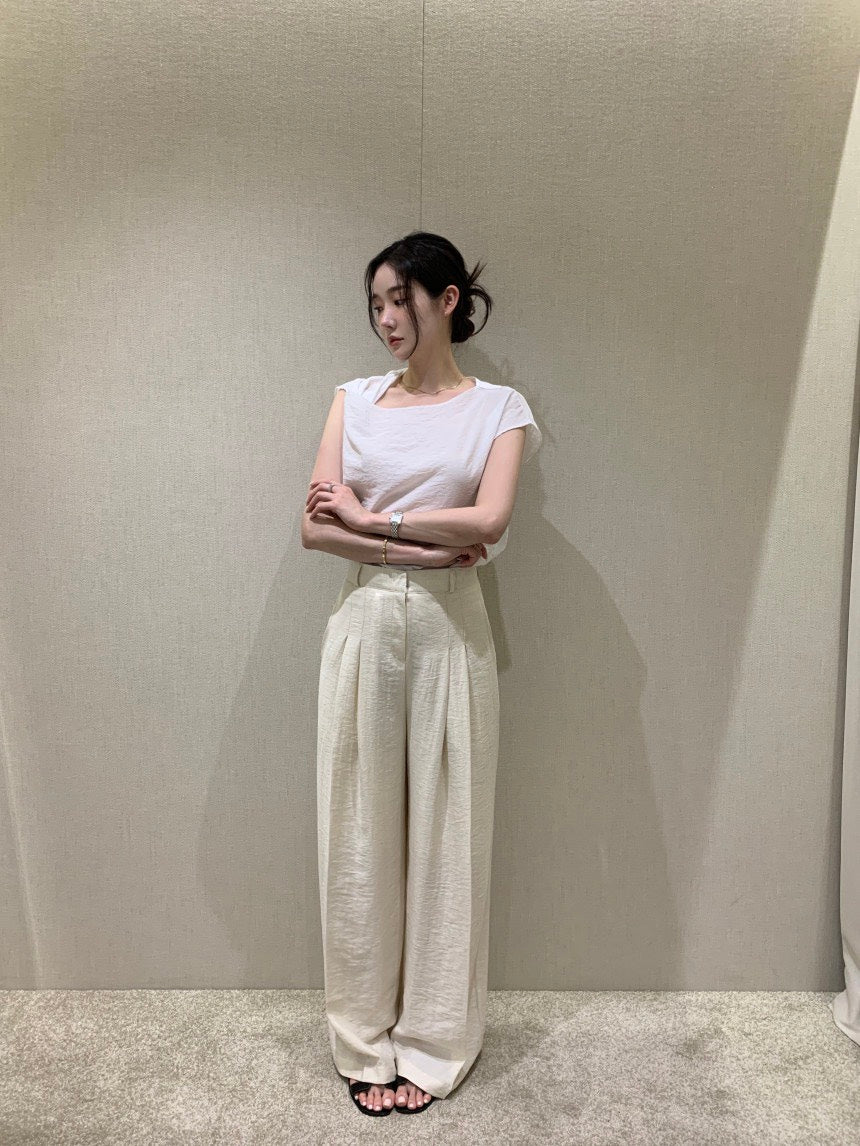 26Jun. 休閒不規則斜領純色上衣 白
