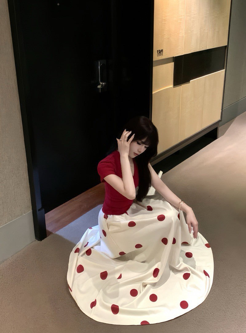 26Jun. Redshow 復古V領收腰上衣 波點半身裙