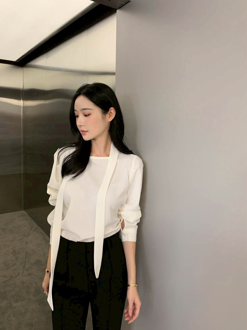 26Jun. 法式新款掛脖飄帶氣質上衣 黑/白