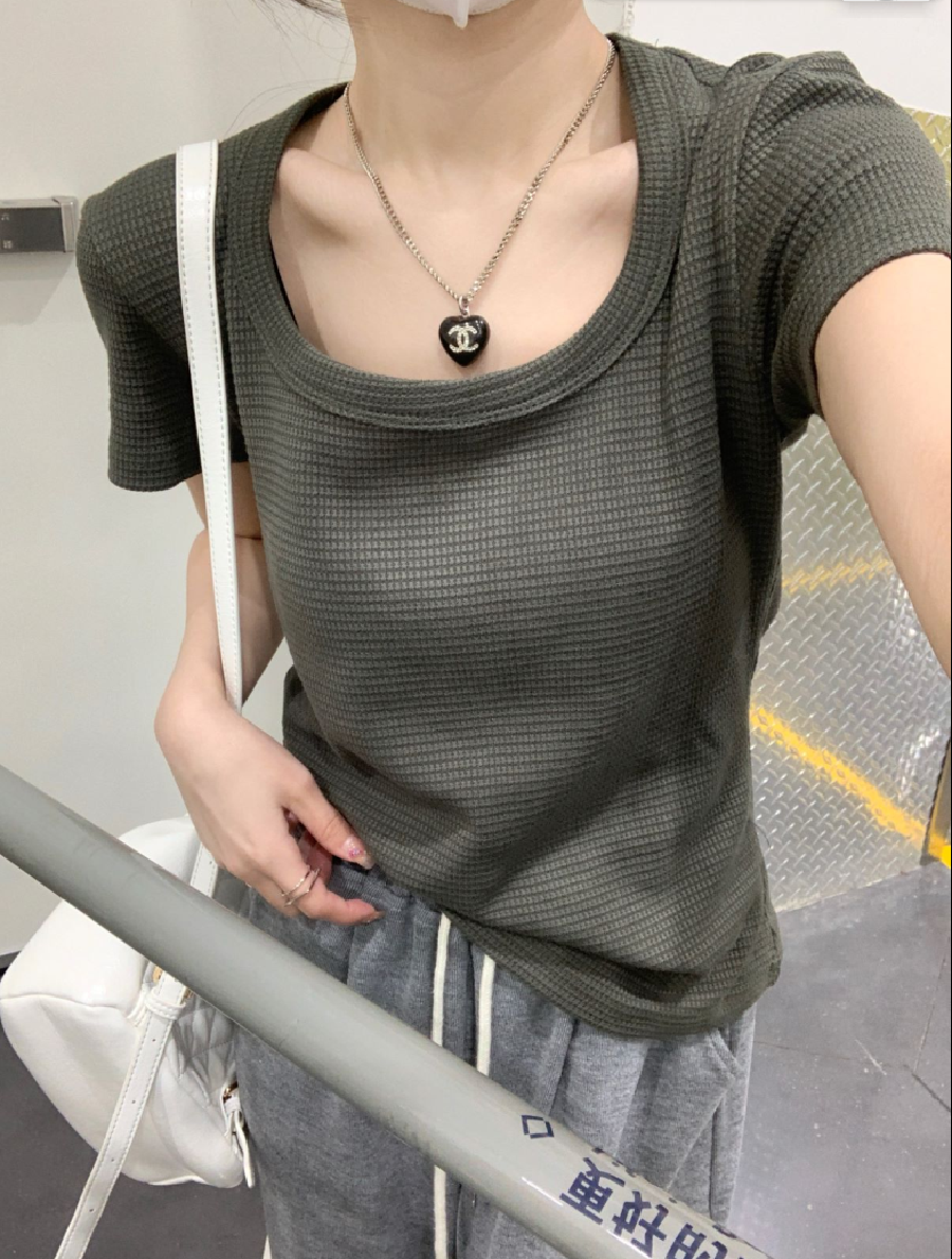 26Jun. 大U領華夫格短版上衣 綠