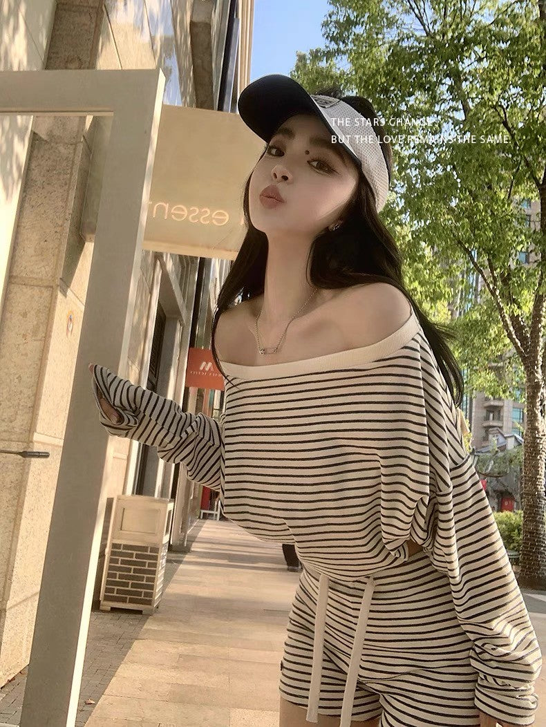 26Jun. 辣妹純慾天菜 綿籽絨條紋斜肩上衣短褲套裝