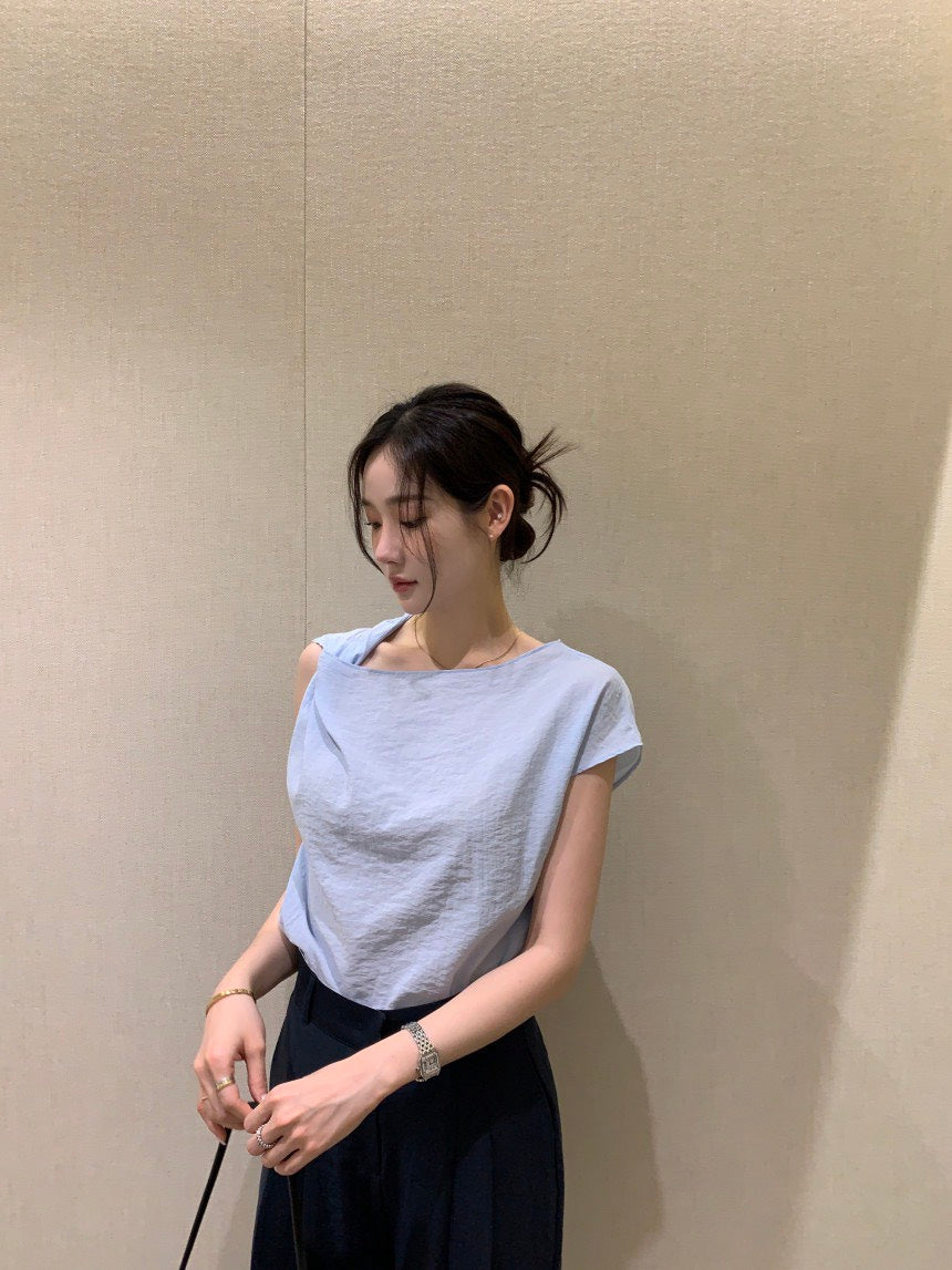 26Jun. 休閒不規則斜領純色上衣 藍