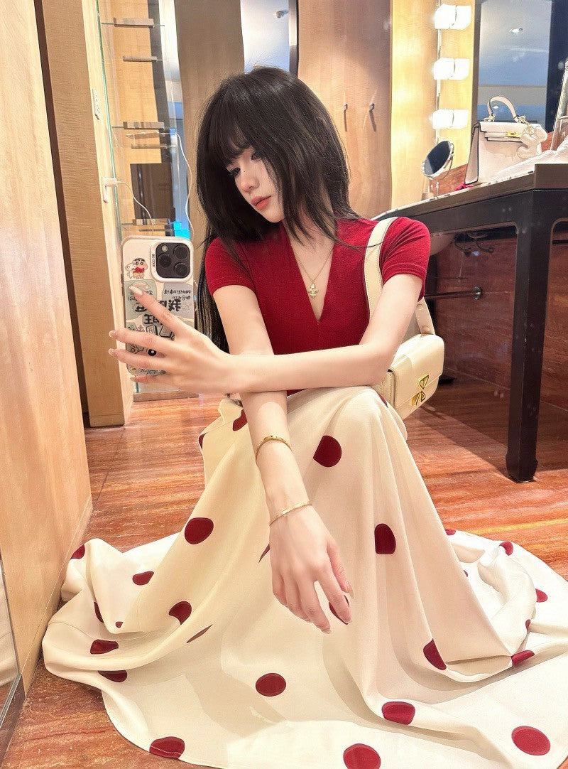 26Jun. Redshow 復古V領收腰上衣 波點半身裙