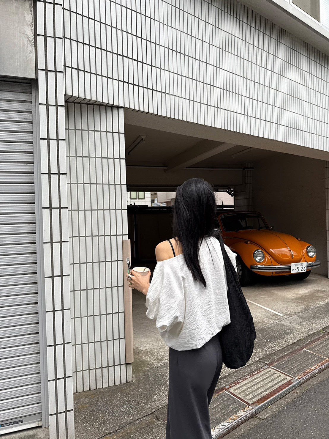 26Jun. 簡約斜領泡泡短款上衣 米