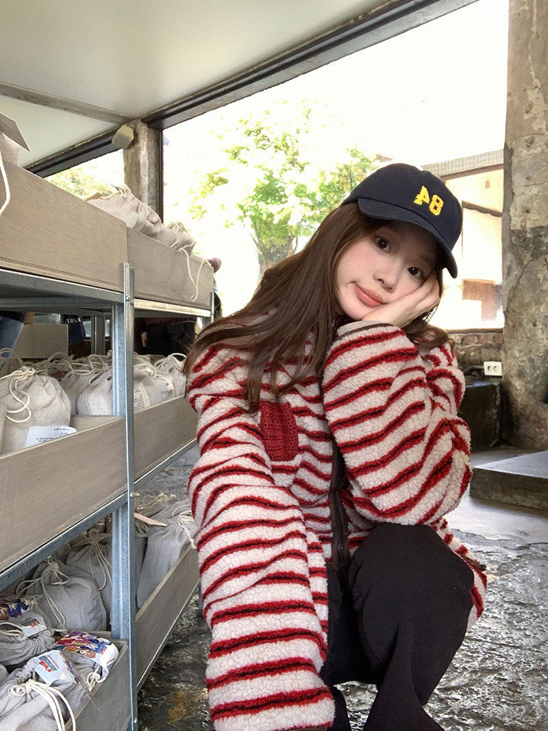 26Jun. 莓莓榛果派‘’厚實立領小口袋羔毛針織外套 拐杖紅條糖