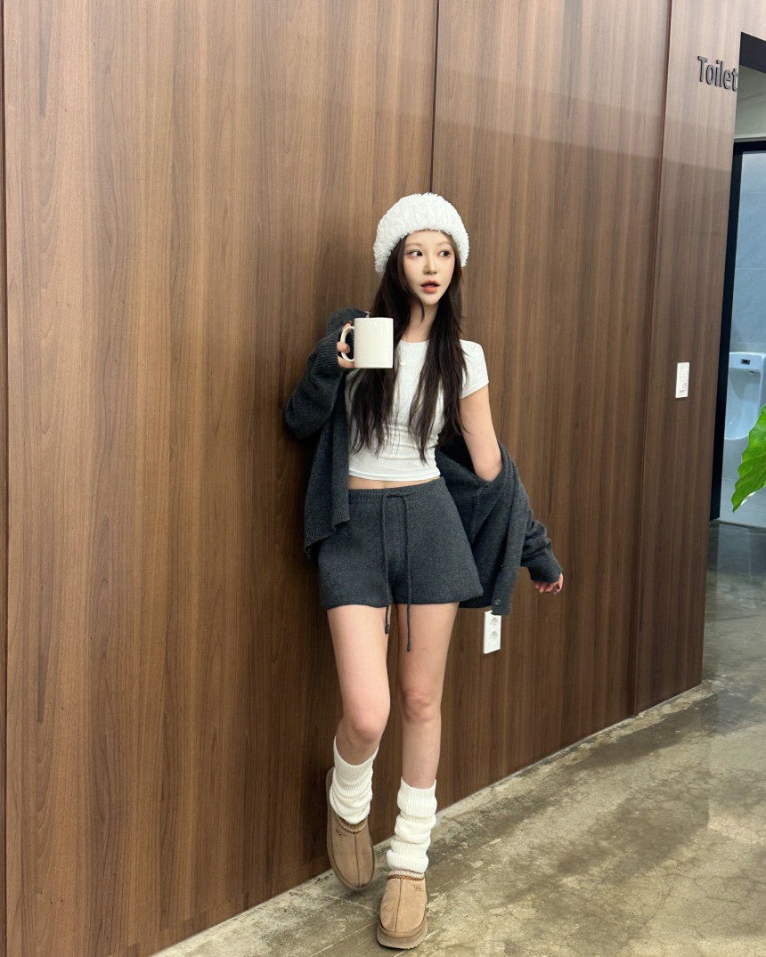 26Jun. 韓女超愛秋冬排扣針織短褲套裝 米/深灰