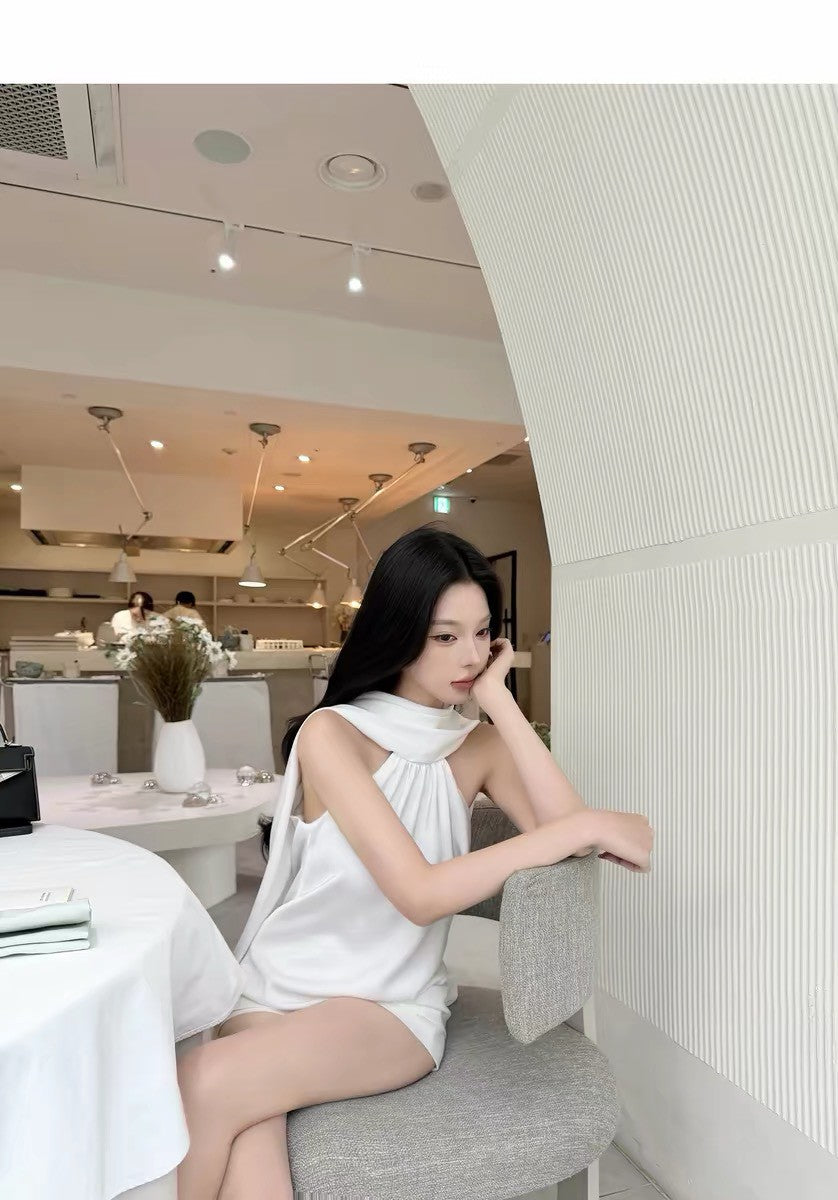 26Jul. Lux系列光澤感斗篷私服 白/黑
