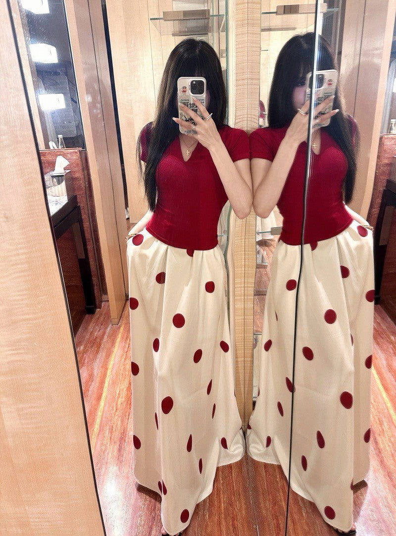 26Jun. Redshow 復古V領收腰上衣 波點半身裙